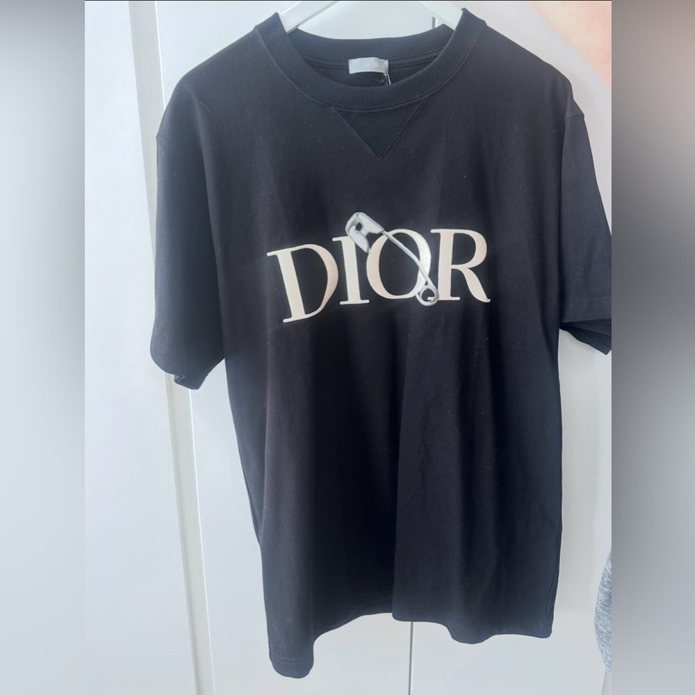 BRAND NEW WITH TAGS DIOR T